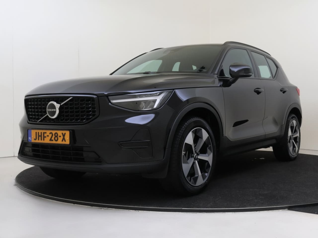 Volvo XC40 - 2.0 B4 Plus Dark | Trekhaak | H&K Audio | Stoelgeheugen | - AutoWereld.nl