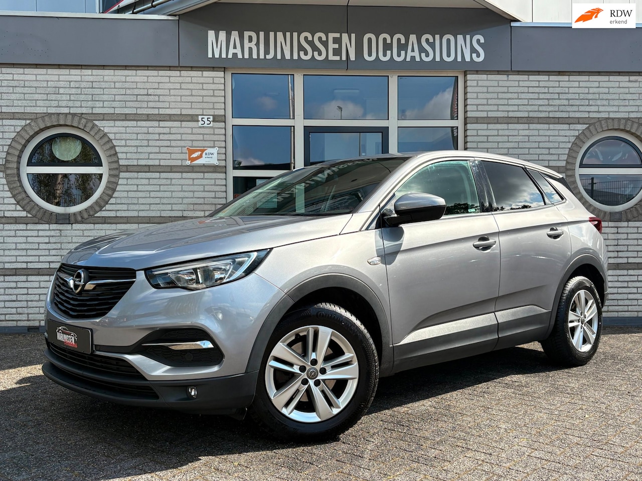 Opel Grandland X - 1.2 Turbo Business Executive |Navi,Carplay,PDC| - AutoWereld.nl