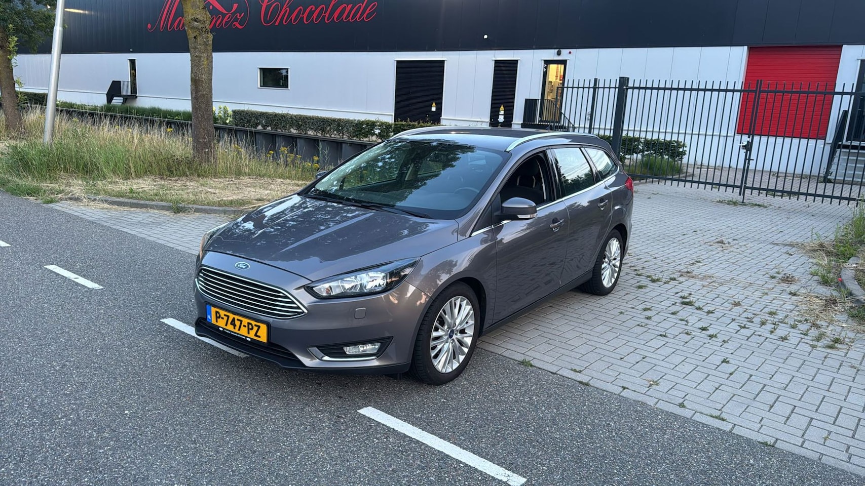 Ford Focus Wagon - 1.0 Titanium Edition 147.000 NAP AIRCO GRIJS 2016 - AutoWereld.nl