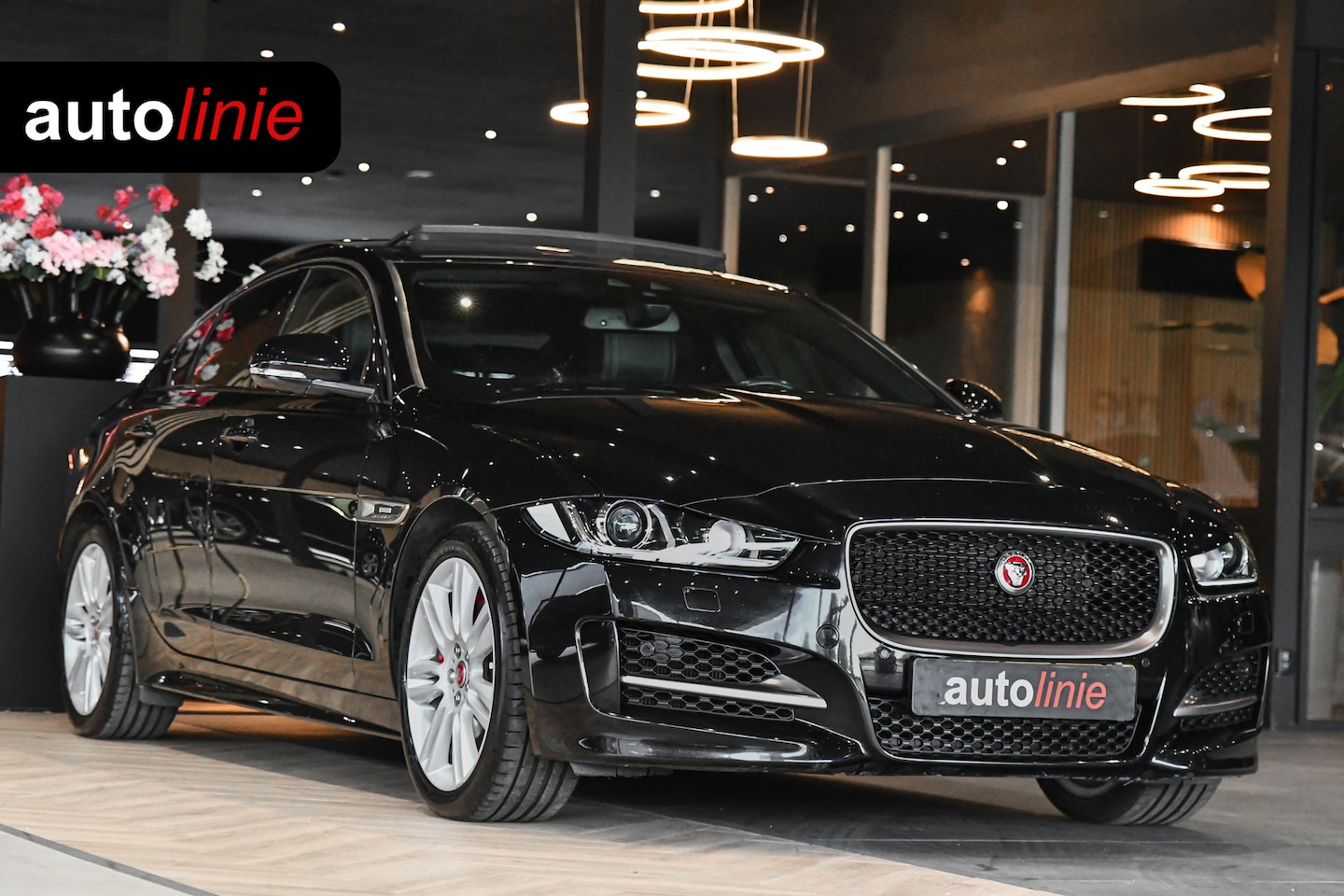 Jaguar XE - 2.0 R-Sport 2.0 R-Sport, Panorama, Meridian, Leder, Memory, Camera, Carplay, Stuurverw.! - AutoWereld.nl