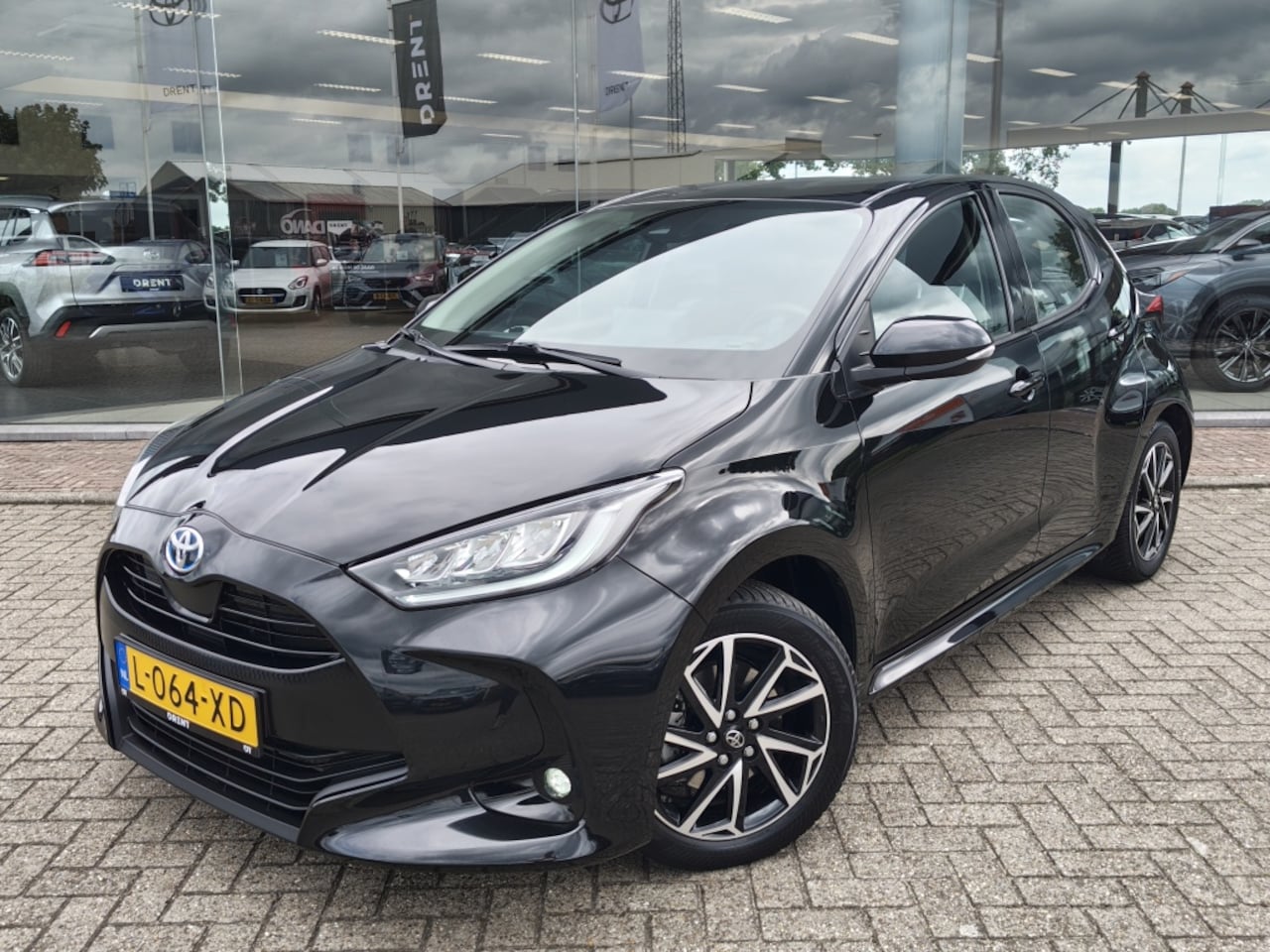 Toyota Yaris - 1.5 Hybrid Dynamic | NL Auto | All Season | Keyless Entry & Star - AutoWereld.nl