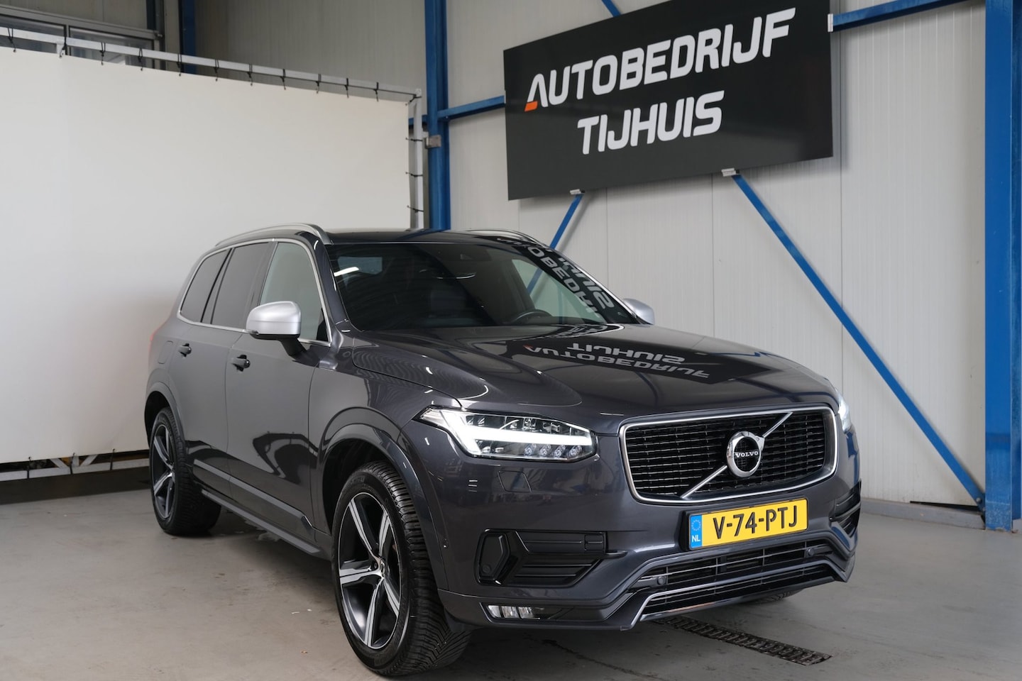 Volvo XC90 - 2.0 D5 AWD R-Design > Grijs kenteken < - AutoWereld.nl