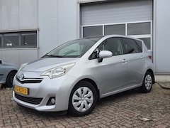 Toyota Verso S - 1.3 VVT-i Aspiration / Dealer Onderhouden / Trekhaak / Camera / Automaat / Pano / N.A.P. /