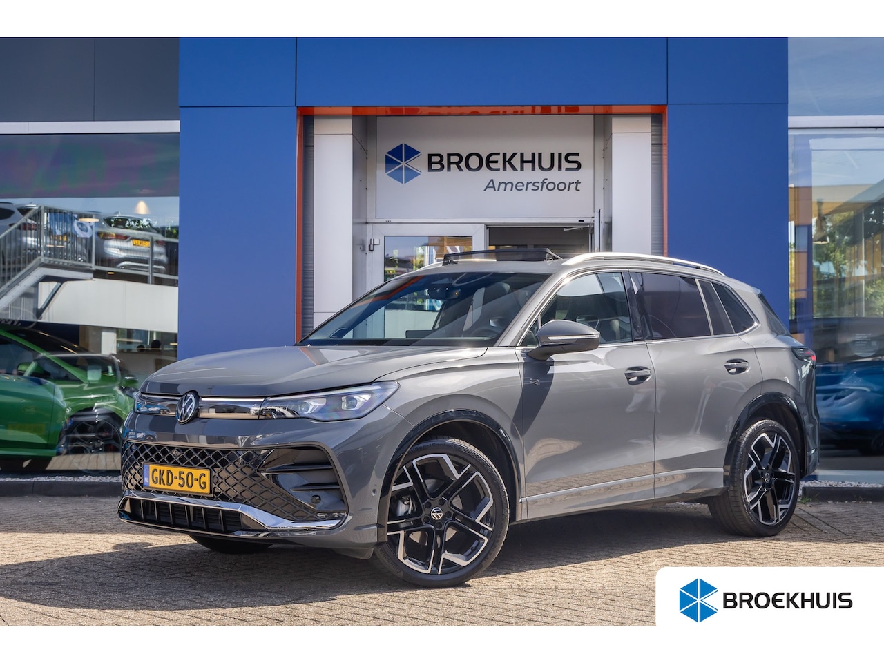 Volkswagen Tiguan - 1.5 eTSI R-Line Business | Pano | Trekhaak (wegklap) | Harman/Kardon | 20'' | Matrix Led | - AutoWereld.nl