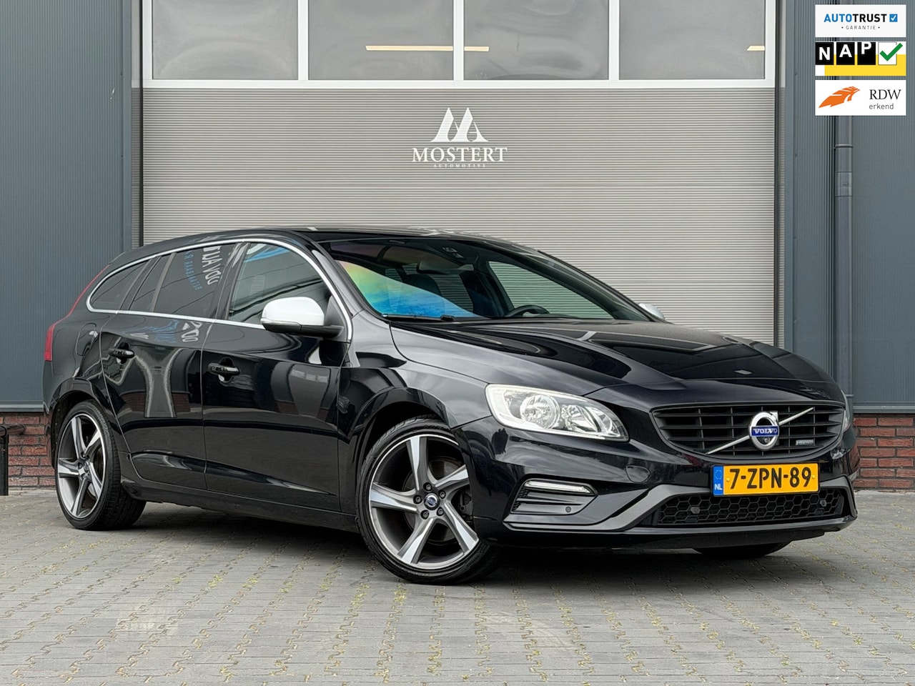 Volvo V60 - 1.6/150pk T3 R-Design|2015|NAP|Automaat|Trekhaak|Navi|Cruise|PDC| - AutoWereld.nl