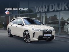 BMW iX - xDrive M70 Pano Soft-Close Bowers & Wilkins Innovatiespakket Warmtecomfortpakket 22''LM Ve
