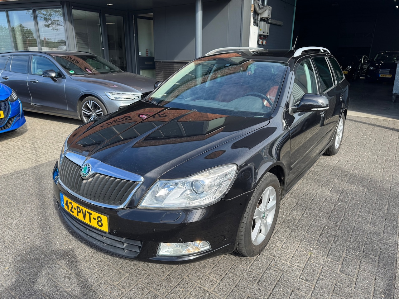 Skoda Octavia Combi - 1.2 TSI Elegance Business XENON LEDER TREKHAAK PDC ORIG NL NAP - AutoWereld.nl