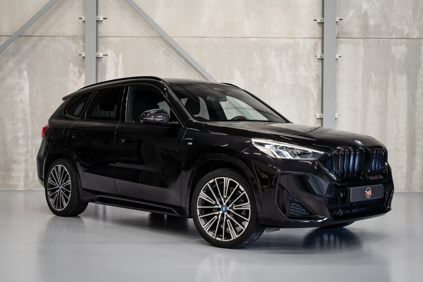 BMW iX1 - XDrive30 67 kWh | SOH 99% | M-sport | Trekhaak - AutoWereld.nl
