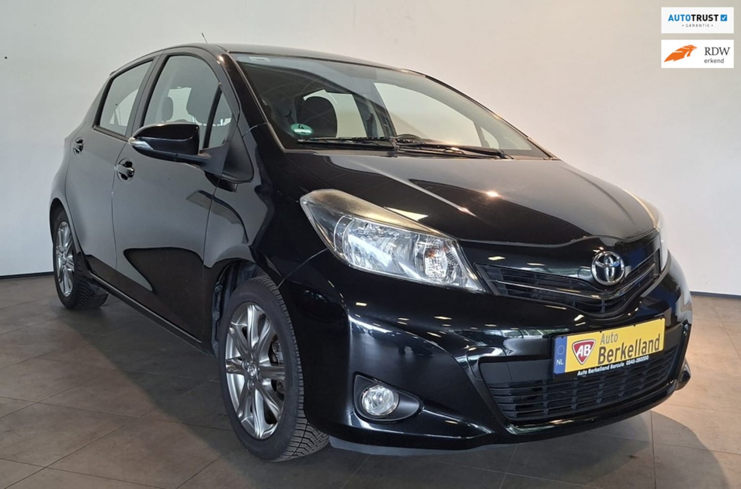 Toyota Yaris - 1.3 VVT-i Aspiration 1.3 VVT-i Aspiration - AutoWereld.nl