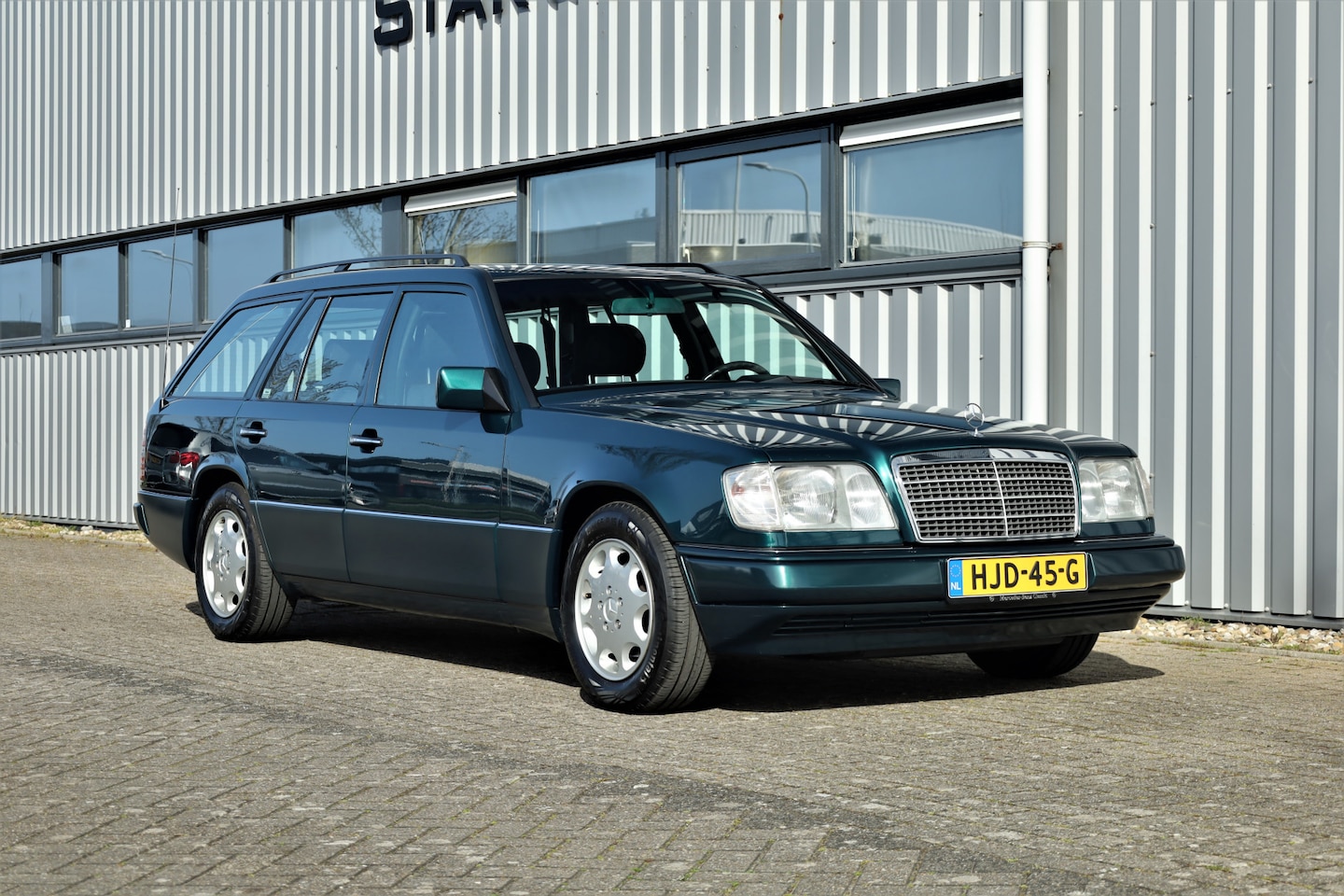 Mercedes-Benz E-klasse Combi - E 200 S124 Youngtimer 141462km - AutoWereld.nl