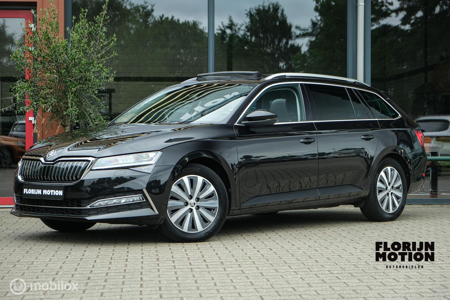Skoda Superb Combi - 1.4 TSI iV Business Edition Plus | Pano | Vol leder | Memory | Camera | Ambiant | Trekhaak - AutoWereld.nl