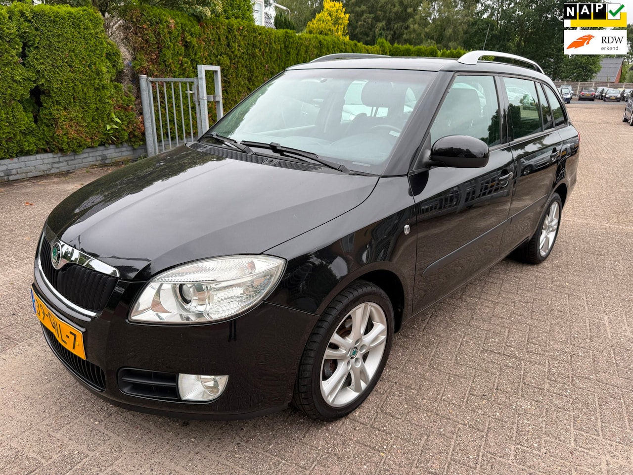 Skoda Fabia Combi - 1.6-16V AUT. Sport AIRCO CRUISE LMV TREKHAAK NAP - AutoWereld.nl