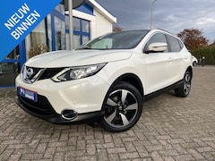 Nissan Qashqai - 1.2 Business Edition | Afn. trekhaak, Panorama dak, 360° en parkeersensoren V+A, Navigatie