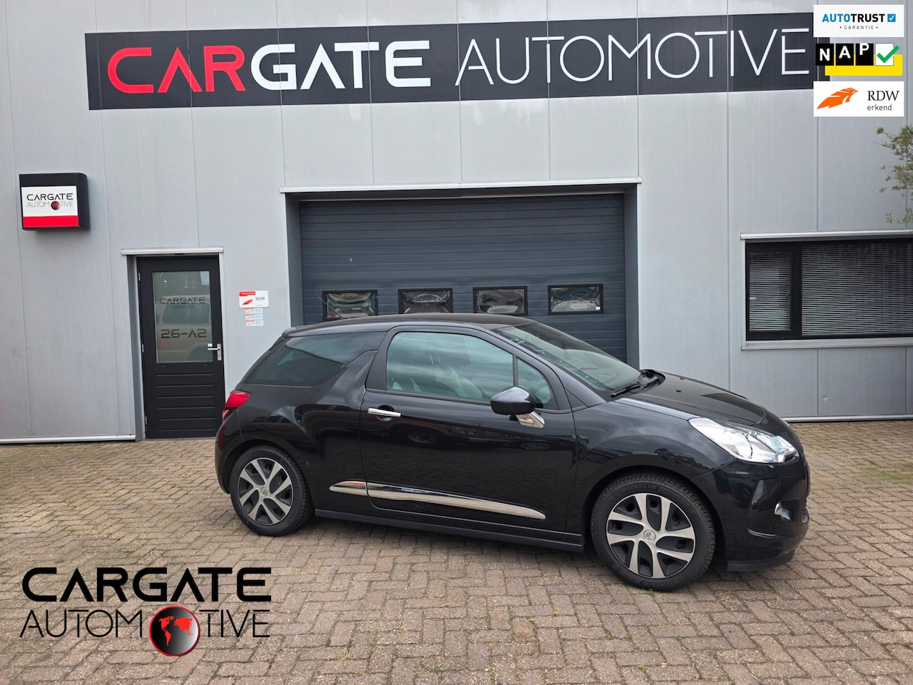 Citroën DS3 - 1.6 e-HDi So Chic|LEER|NAVI|NAP|PANO|APK|LAGE-KMSTAND - AutoWereld.nl