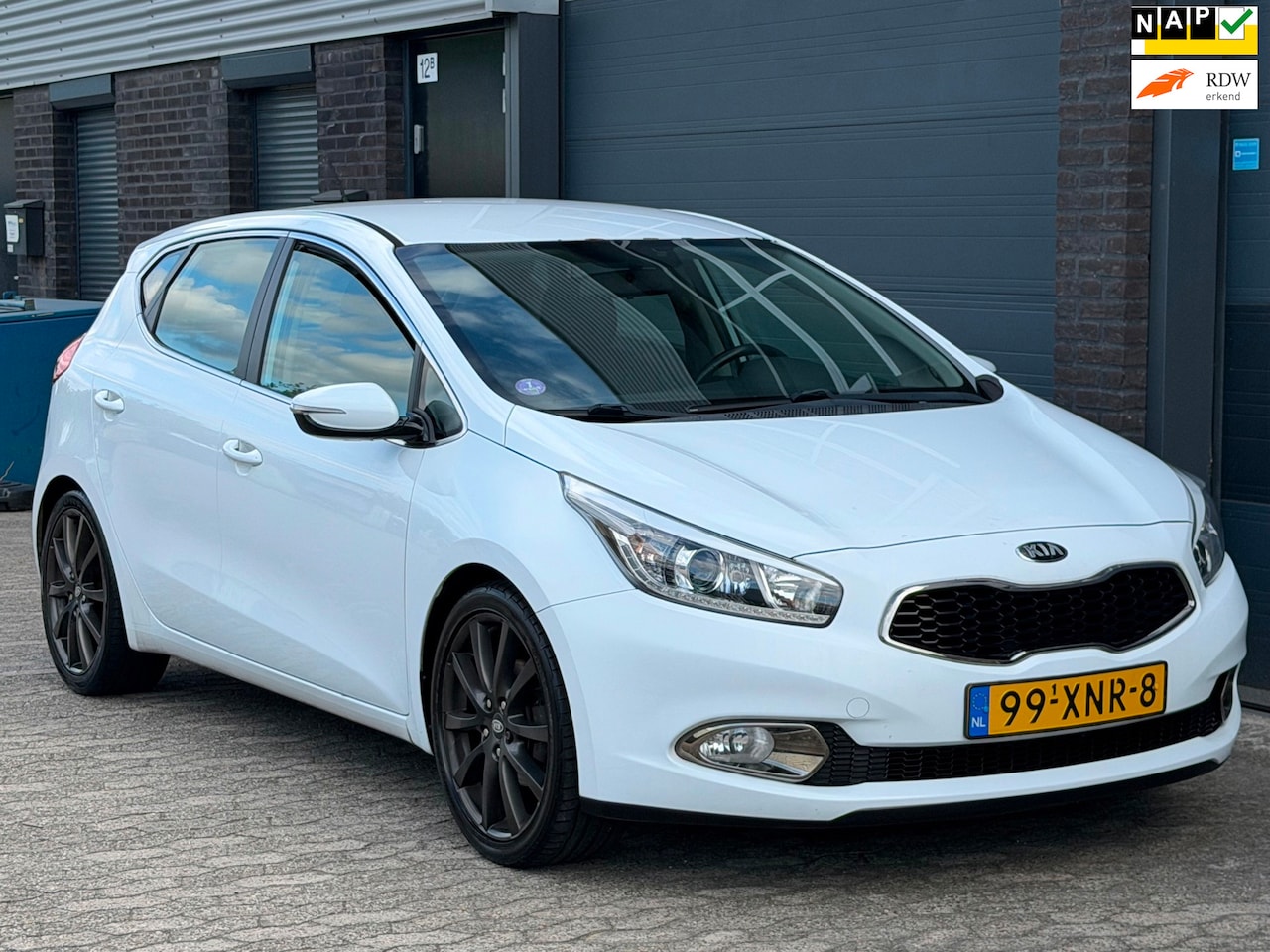 Kia Cee'd - 1.6 GDI Comfort Pack AIRCO CRUISE TREKHAAK - AutoWereld.nl