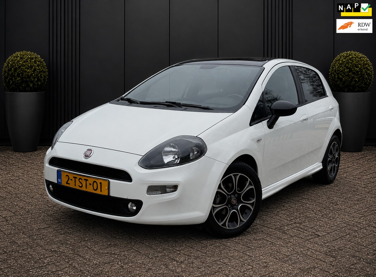 Fiat Punto Evo - 0.9 TwinAir Racing AIRCO BEURT APK 02-2027 5DEURS - AutoWereld.nl