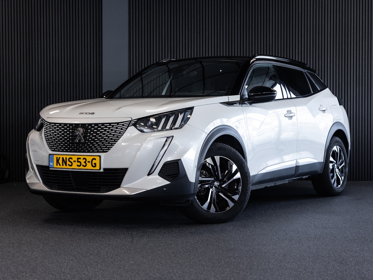 Peugeot e-2008 - EV 54kWh l GT Line l SoH 96% l CAM. l 1ste eig. l NAV.l FULL OPTION l Als Nieuw - AutoWereld.nl
