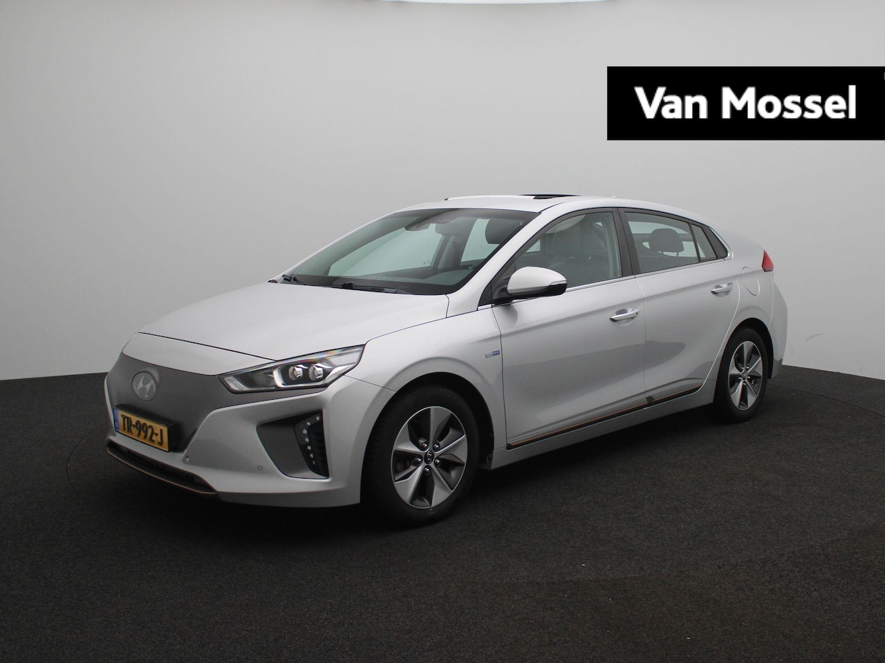Hyundai IONIQ - Premium EV | Schuifdak | Leder | Stoelverwarming | Led Verlichting | - AutoWereld.nl