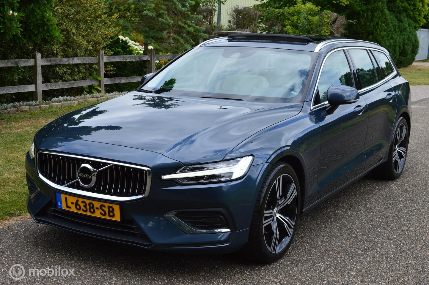Volvo V60 - 2.0 D4 Inscription Zeer knappe auto ! - AutoWereld.nl