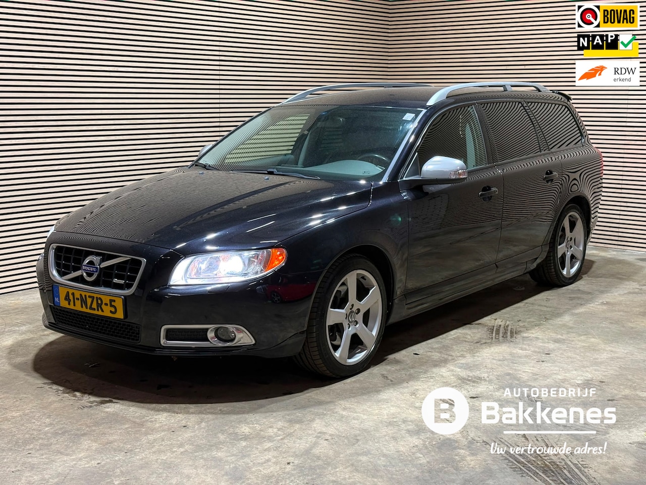 Volvo V70 - 2.0T R-Edition | Airco | Cruise | Trekhaak - AutoWereld.nl