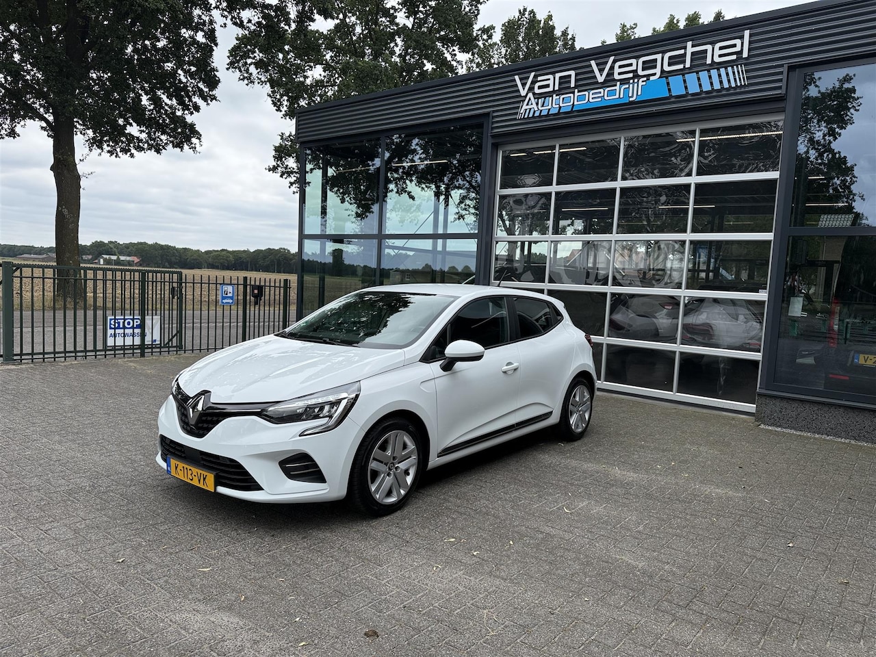 Renault Clio - 1.0 TCe Business Zen / Camera / LED / DAB / Climate / Apple Carplay - Android Auto / Navig - AutoWereld.nl