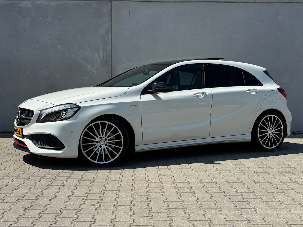 Mercedes-Benz A-klasse - 250 Sport Prestige Facelift Pano Schaalstoelen - AutoWereld.nl