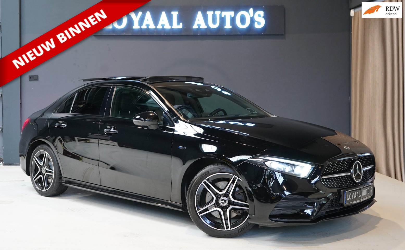Mercedes-Benz A-klasse - 250 e Premium Plus | 1E EIG | 360 CAMERA | HEADUP DISP. | SFEERVERLICHTING | PANO | APK. - AutoWereld.nl