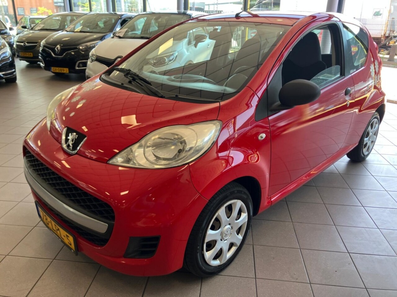 Peugeot 107 - 1.0-12V XR APK 8-27 BJ 2010 !!!!! - AutoWereld.nl