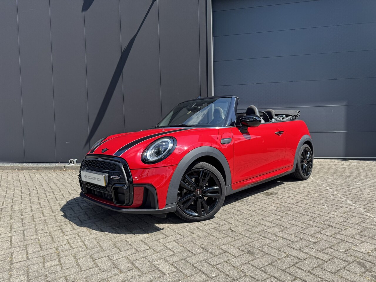 MINI Cabrio - 1.5 Cooper John Cooper Works | 17" LM JCW Track Spoke zwart | Adaptief onderstel | Achter - AutoWereld.nl