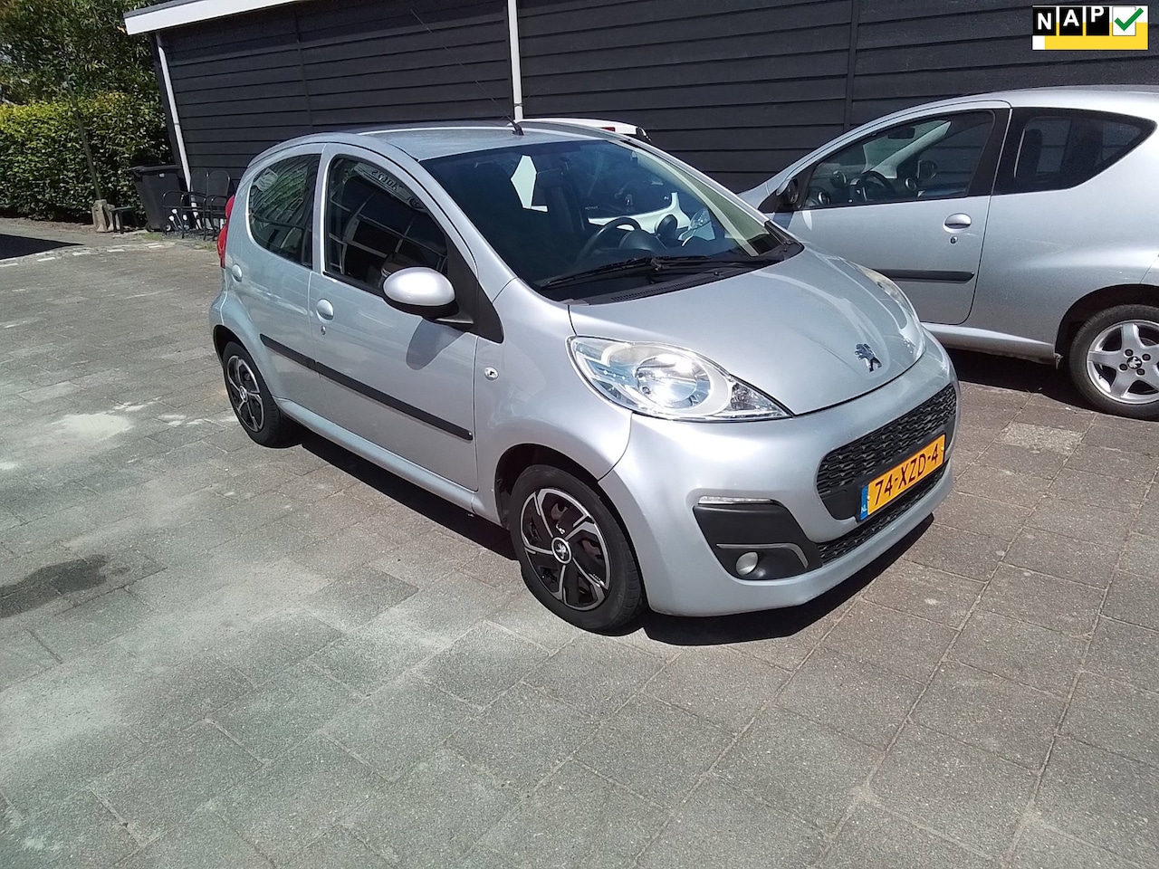 Peugeot 107 - 1.0 Active zeer Airco led. NL auto 84744km .nap - AutoWereld.nl
