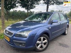 Ford Focus Wagon - 1.6-16V First Edition | Trekhaak | APK juli 2027
