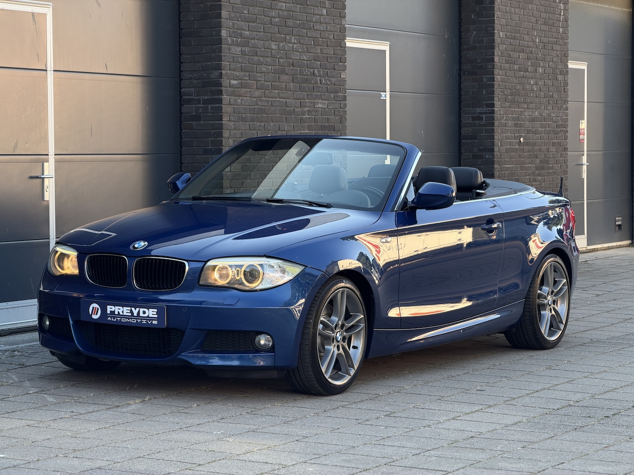 BMW 1-serie Cabrio - 123d High Executive Automaat | M Sport | Keyless | HiFi | Leder | Stoelverwarming | 204 PK - AutoWereld.nl