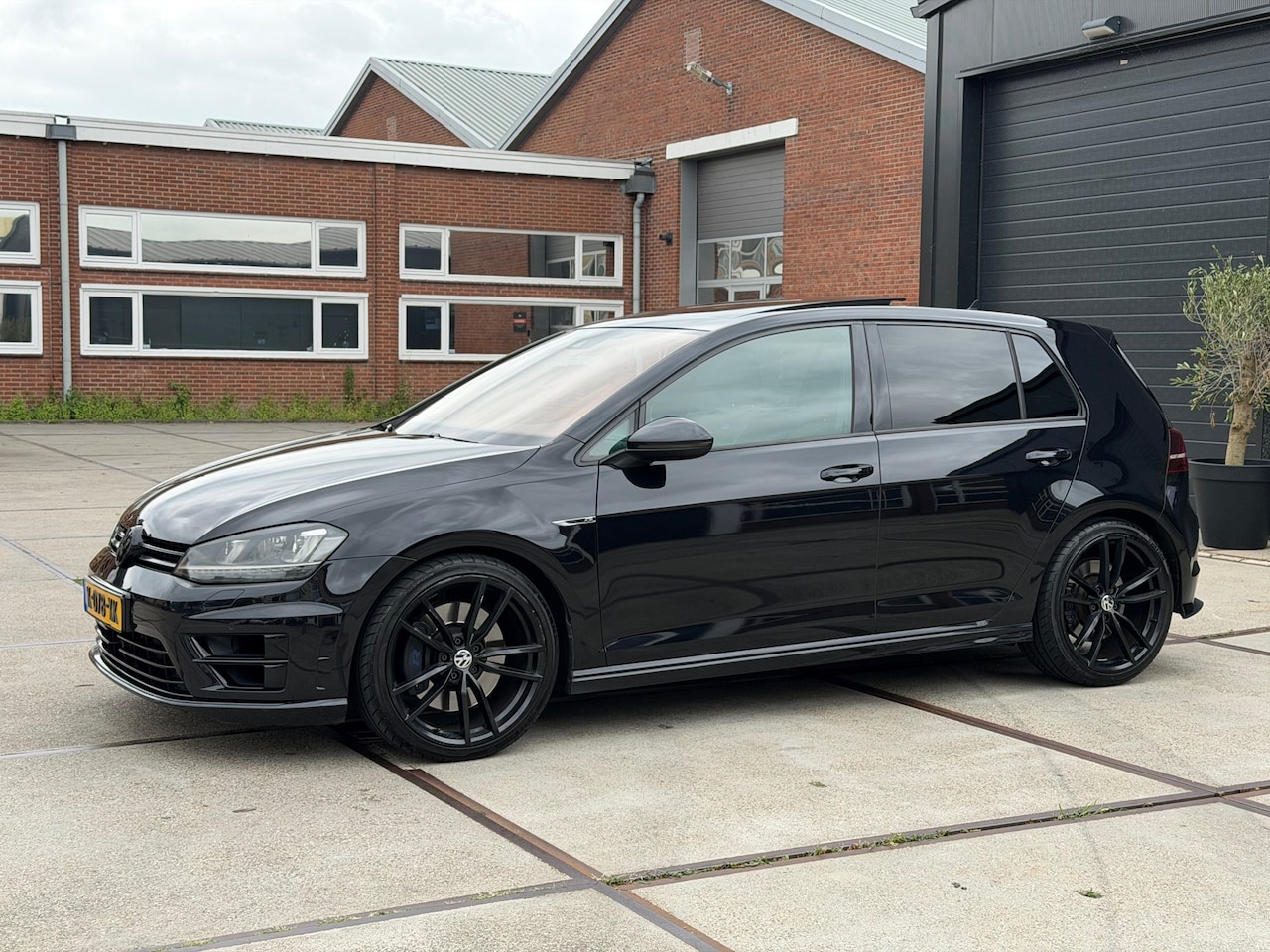 Volkswagen Golf - 2.0 TSI R 4Motion Pano Dynaudio Pro Navi Leer - AutoWereld.nl
