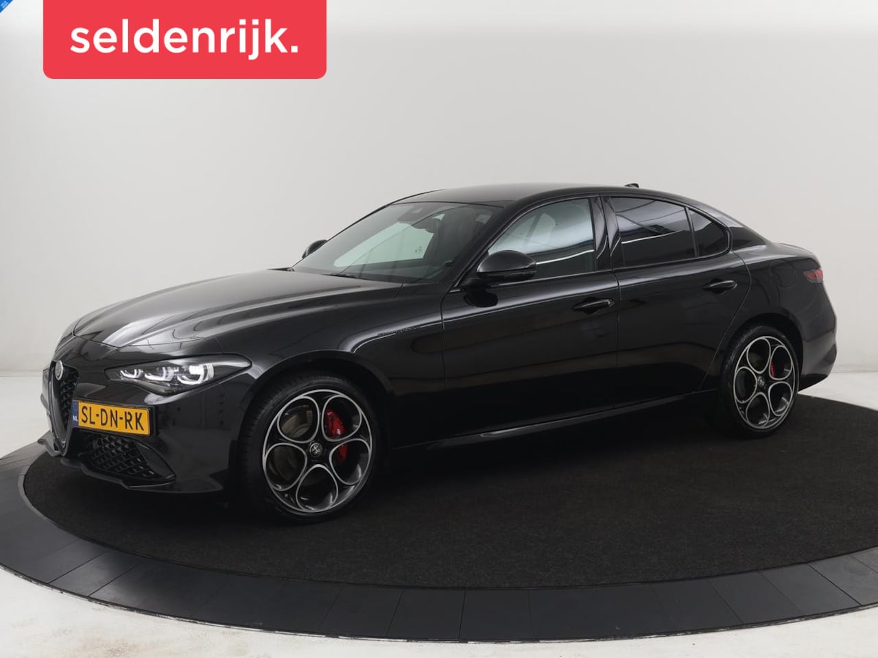 Alfa Romeo Giulia - 2.0 T GME AWD Competizione Q4 Q4 280PK | Leder | Memory | Leder dashboard | Stuur/stoel ve - AutoWereld.nl
