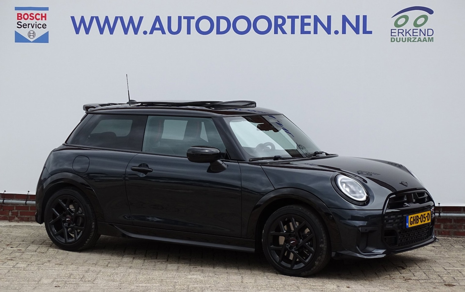 MINI 3-Deurs - 1.5 Cooper C John Cooper Works M - AutoWereld.nl