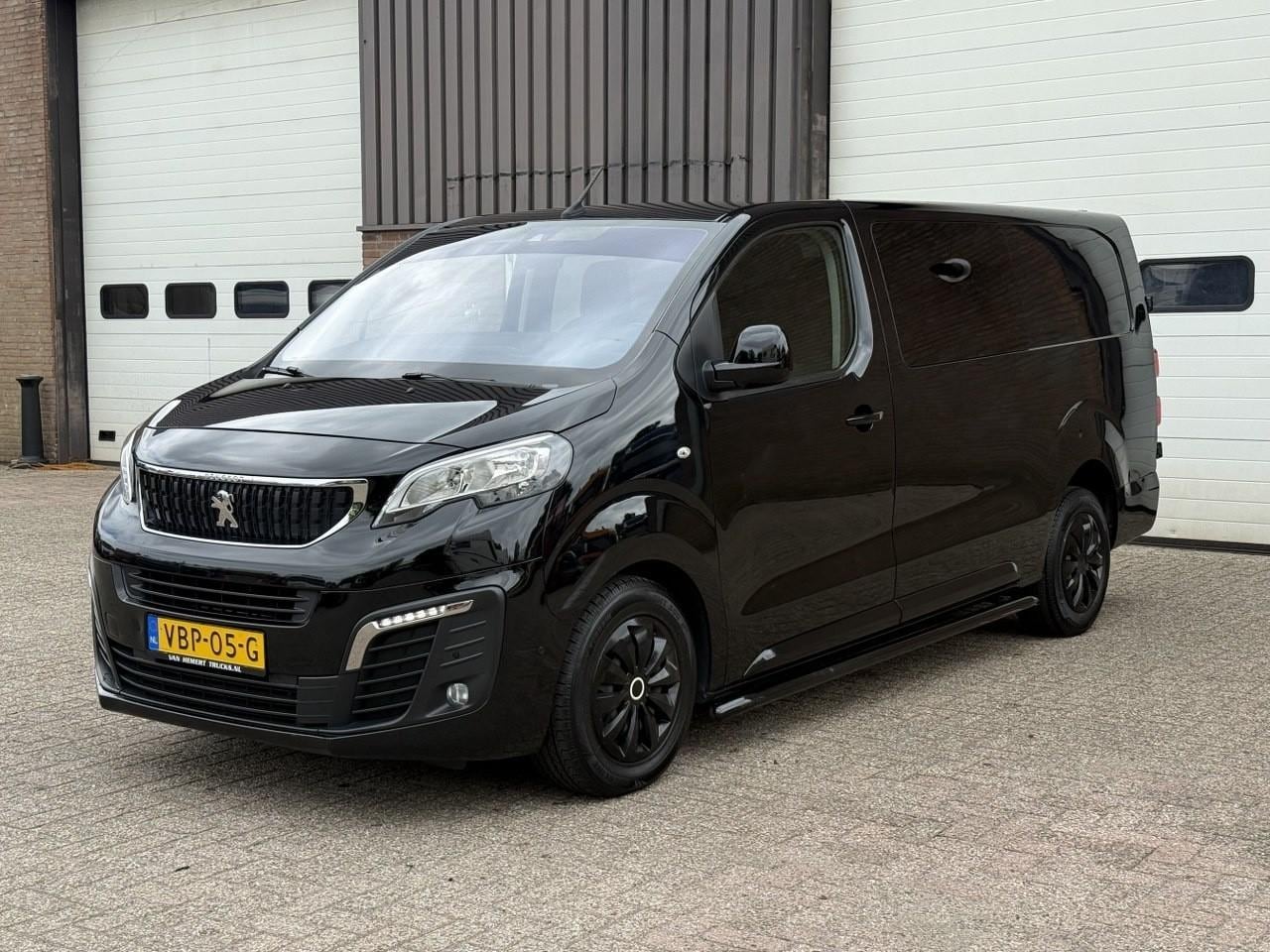 Peugeot Expert - 2.0 BlueHDI Long Asphalty DC / Automaat / Dubbele cabine / Navi / Camera / Airco / L3H1/ E - AutoWereld.nl