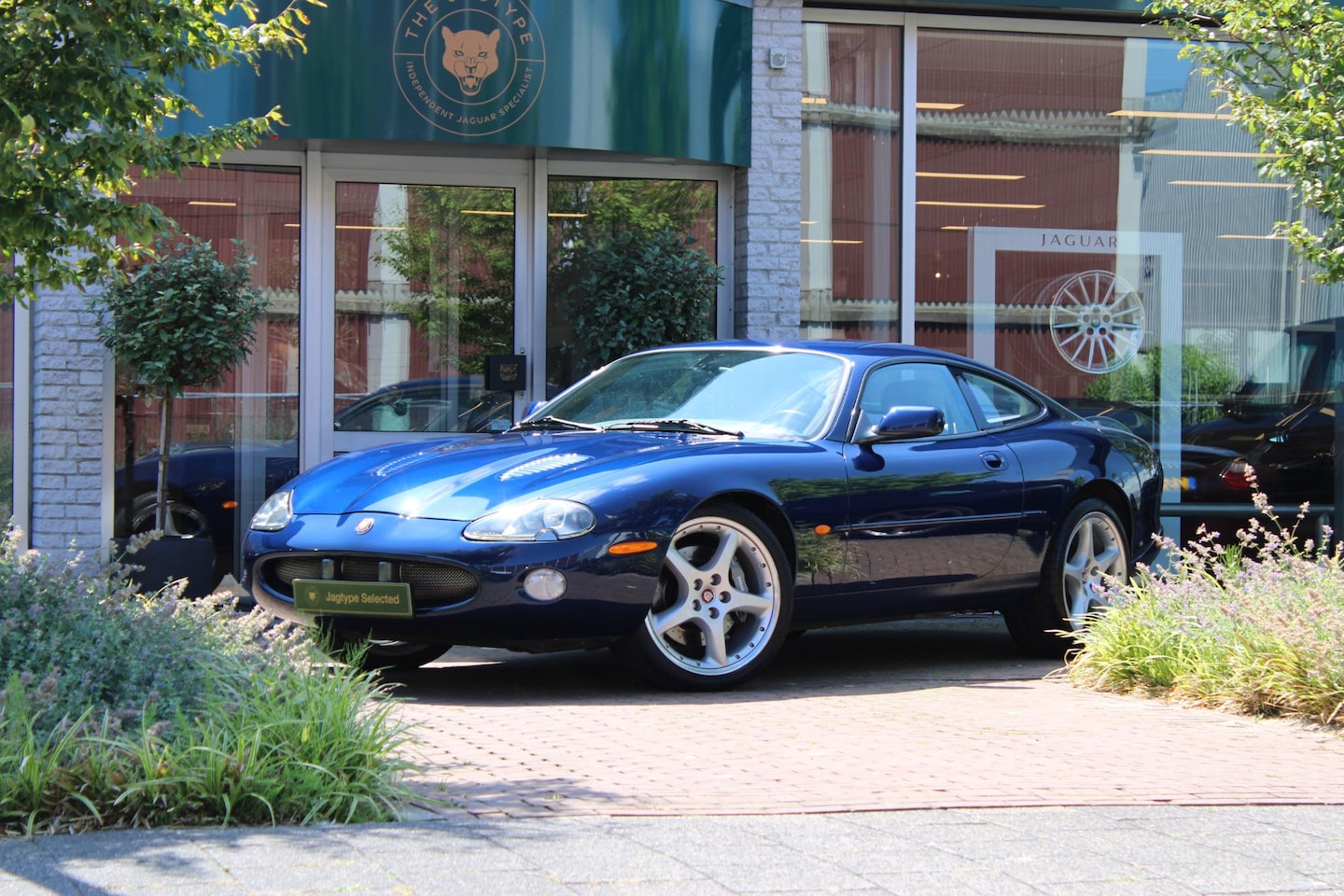 Jaguar XKR - 4.0 V8 Coupé 4.0 V8 Coupé - AutoWereld.nl