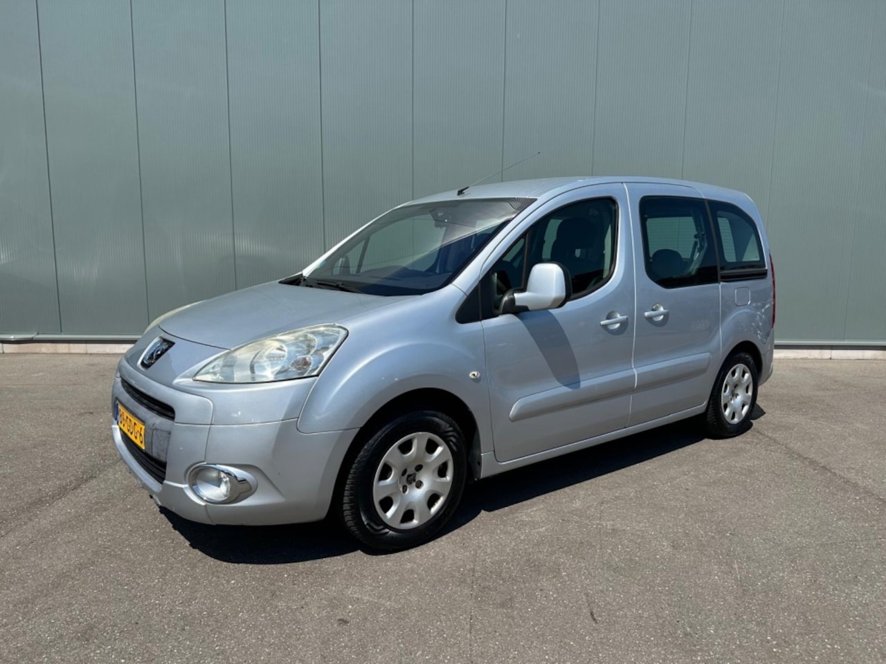 Peugeot Partner Tepee - 1.6 Première AIRCO | TREKHAAK | NAP ! - AutoWereld.nl