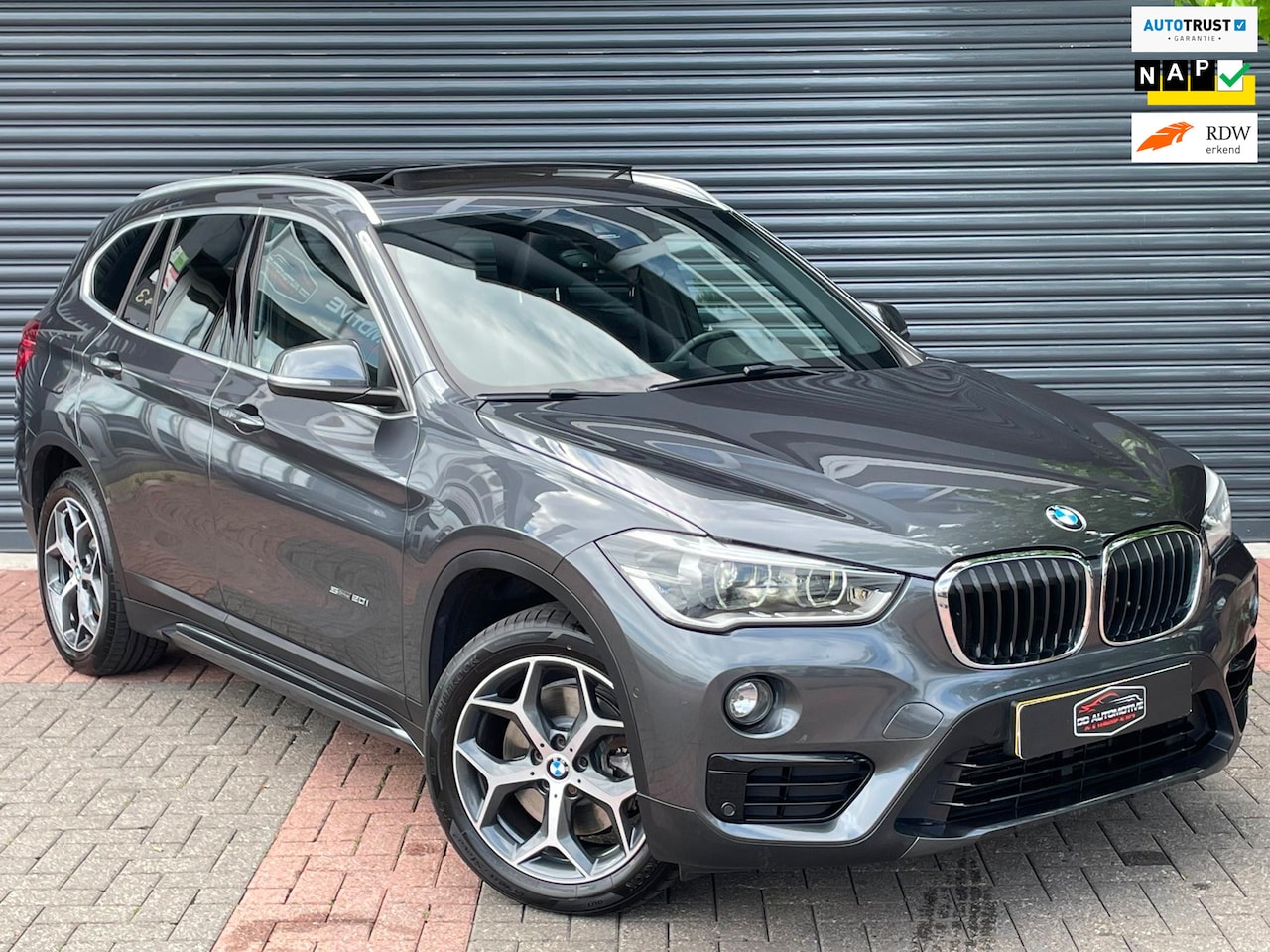 BMW X1 - SDrive20i Corporate Lease High Executive M Pakket | Carplay | Leder | Dealer OH | Trekhaak - AutoWereld.nl