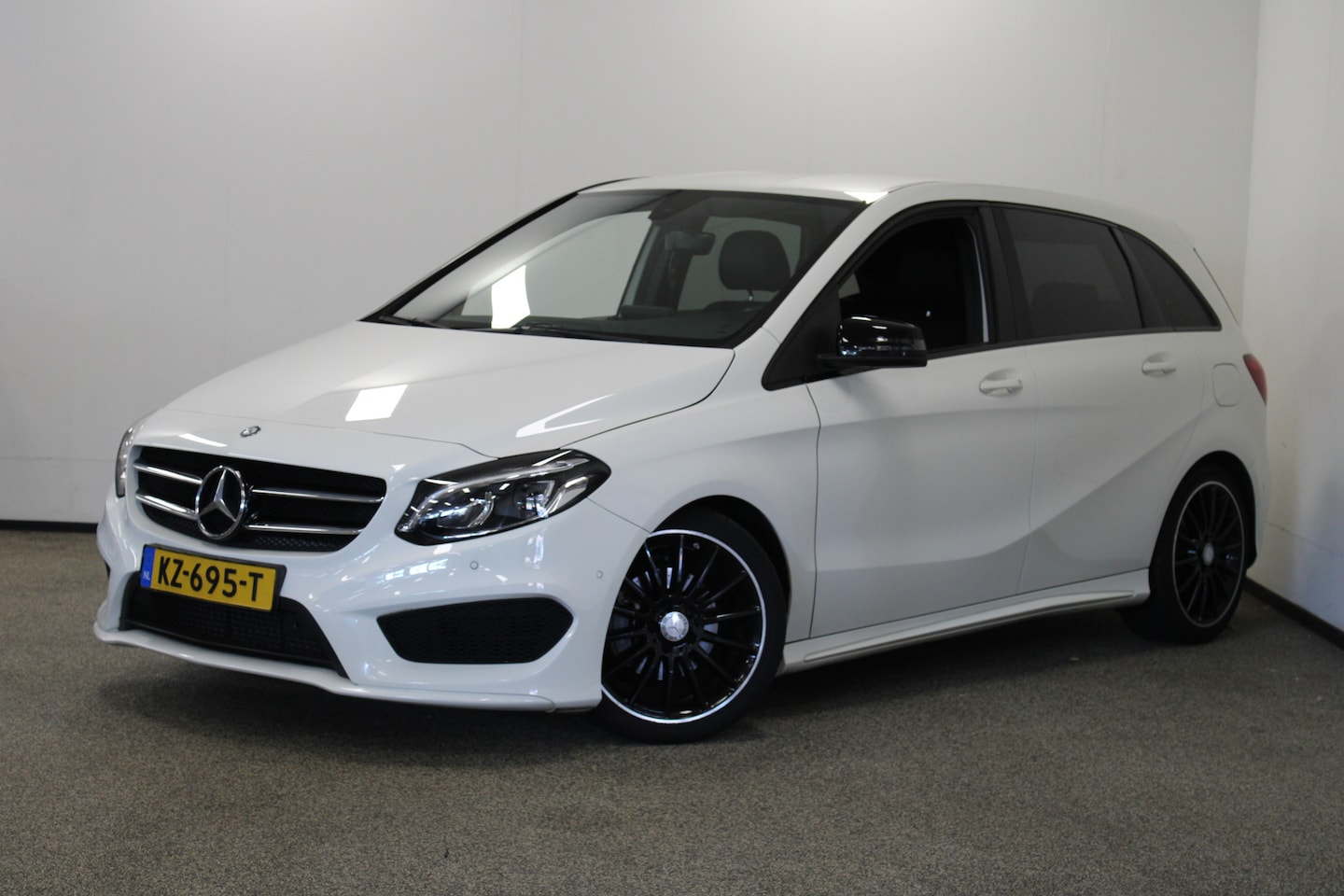 Mercedes-Benz B-klasse - 180 AMG Night Edition Plus 180 AMG Night Edition Plus - AutoWereld.nl