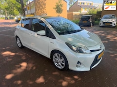 Toyota Yaris - AUTOMAAT / Panorama dak / Camera / Navigatie