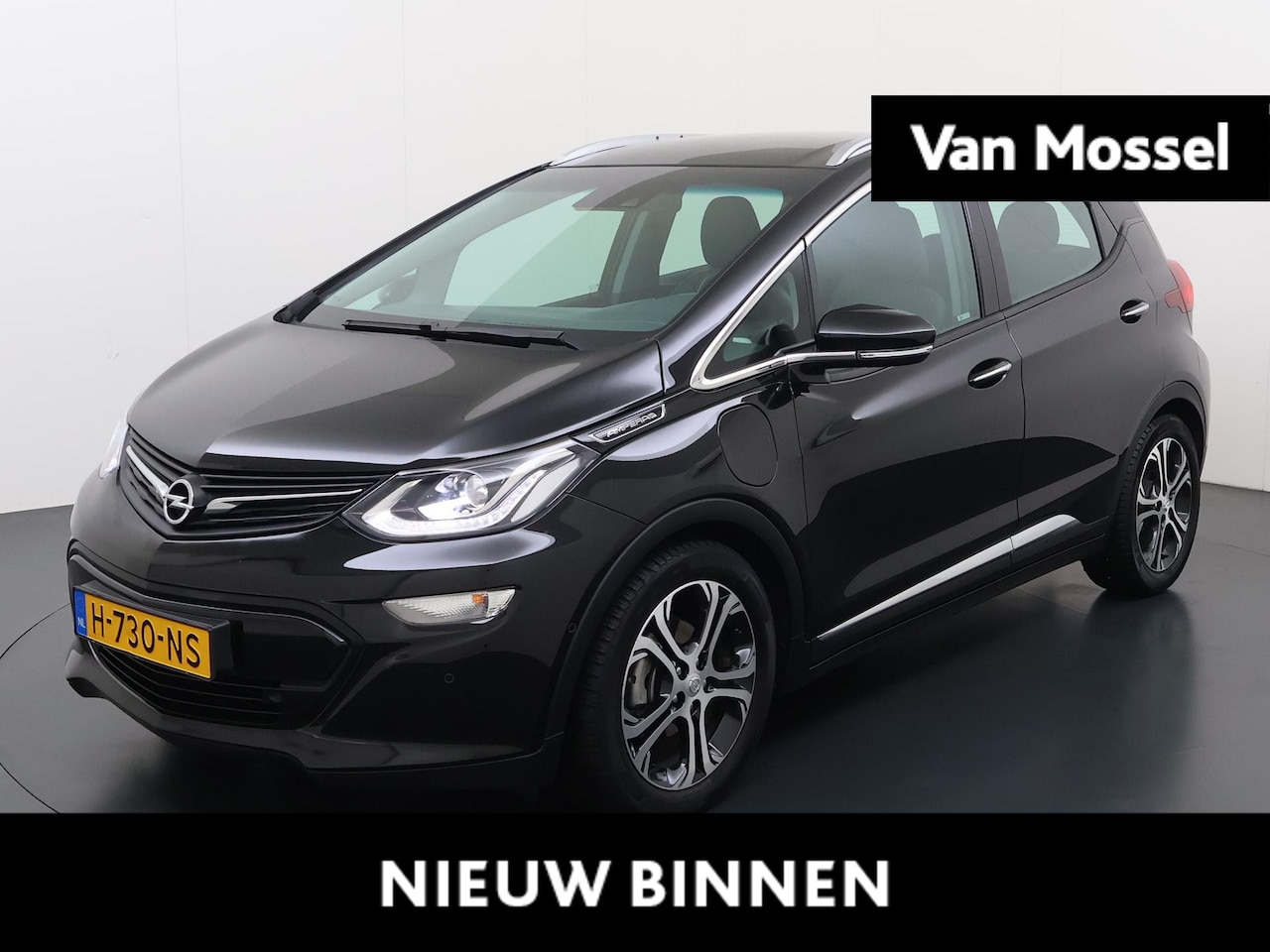 Opel Ampera-e - Business executive 60 kWh | Parkeer camera | Trekhaak | Lederen bekleding - AutoWereld.nl