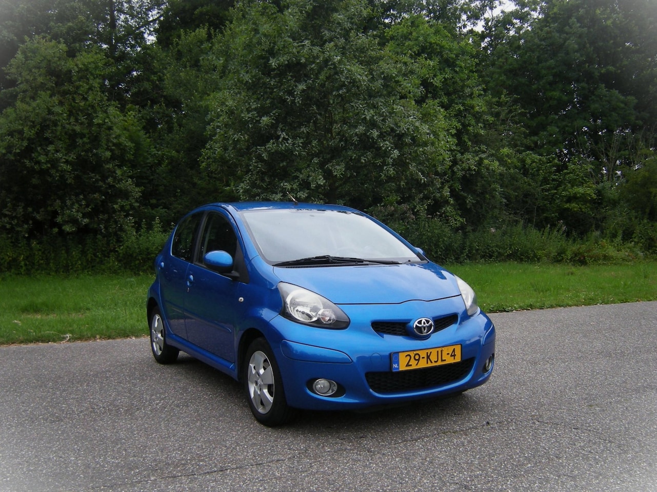 Toyota Aygo - 1.0-12V Dynamic Blue . 5 Drs . Airco . LMV . Elec ramen . eerste eigenaar . - AutoWereld.nl