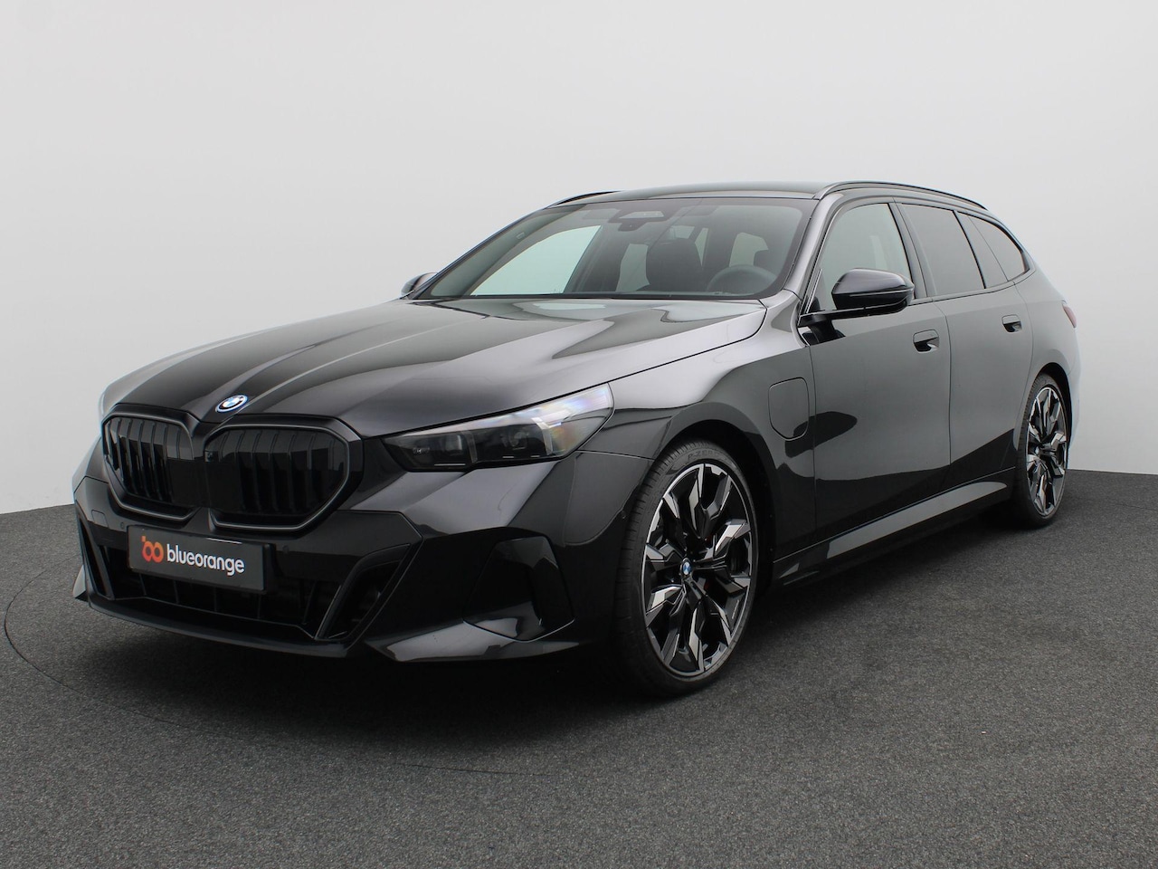 BMW 5-serie Touring - 530e xDrive 299PK Aut. M-Sport Pro, Panoramadak, Head-Up Display, Stoelverwarming & ventil - AutoWereld.nl