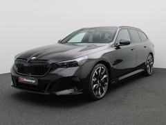 BMW 5-serie Touring - 530e xDrive 299PK Aut. M-Sport Pro, Panoramadak, Head-Up Display, Stoelverwarming & ventil
