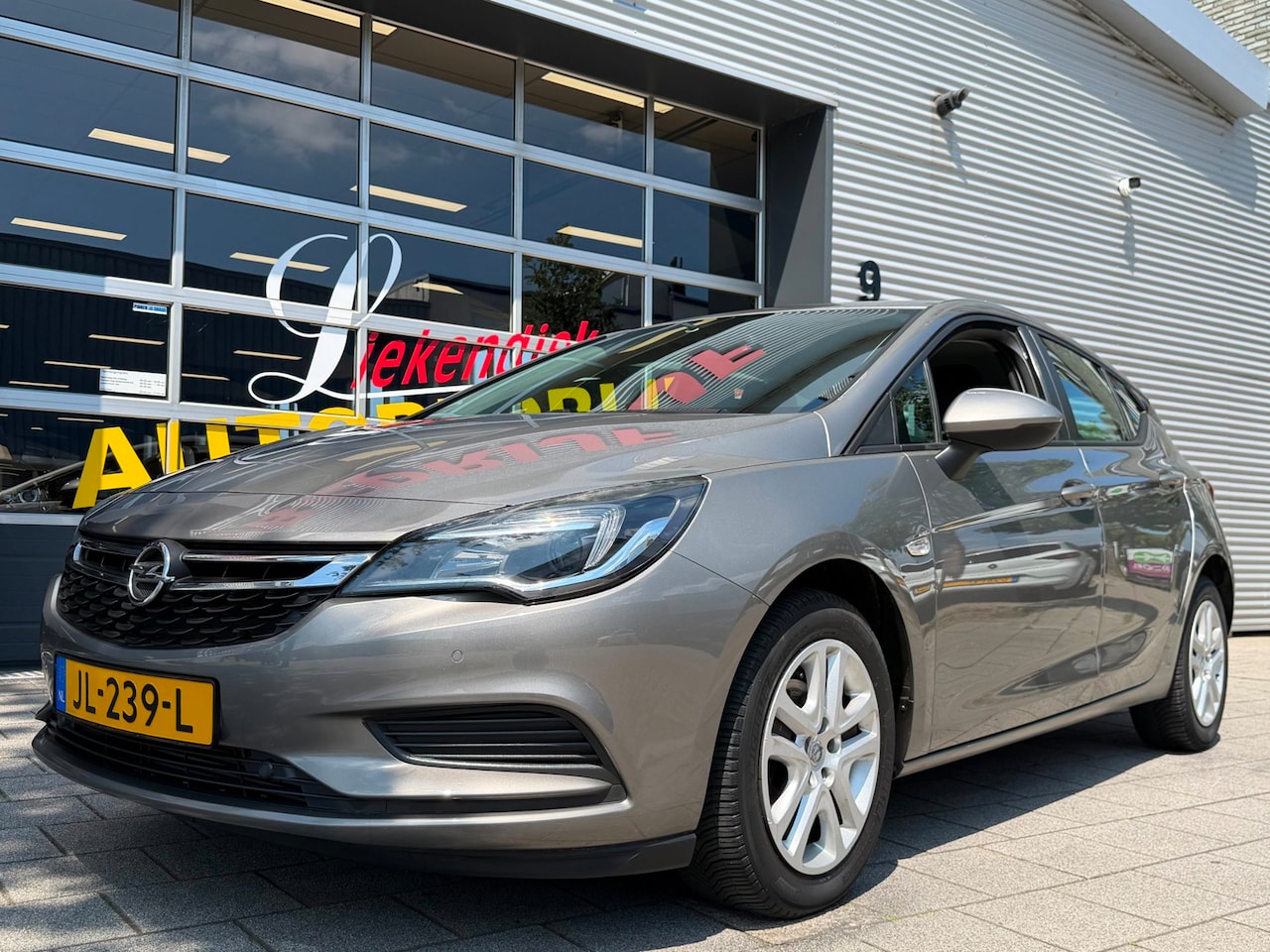 Opel Astra - 1.0 Edition - Navigatie I LED I PDC I Sport velgen I Comfort pakket I Trekhaak I Dealer on - AutoWereld.nl