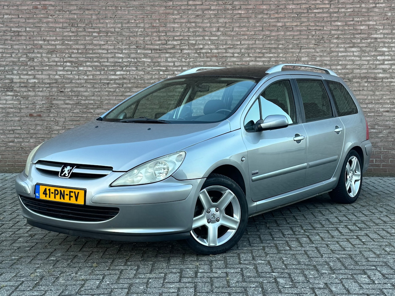 Peugeot 307 SW - 2.0 16V Navtech Nieuwe APK - AutoWereld.nl