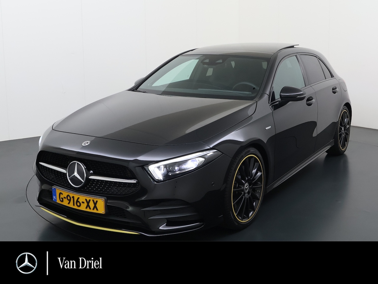 Mercedes-Benz A-klasse - 250 AMG line Edition 1 | Pano Distronic Multibeam Burmester - AutoWereld.nl