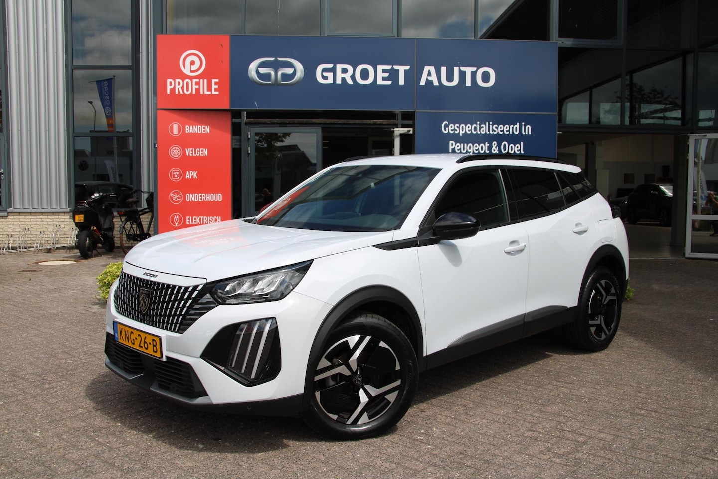 Peugeot 2008 - 1.2 PureTech 100 Allure Airco Carplay Rondom sensoren 12495km Nieuwstaat - AutoWereld.nl