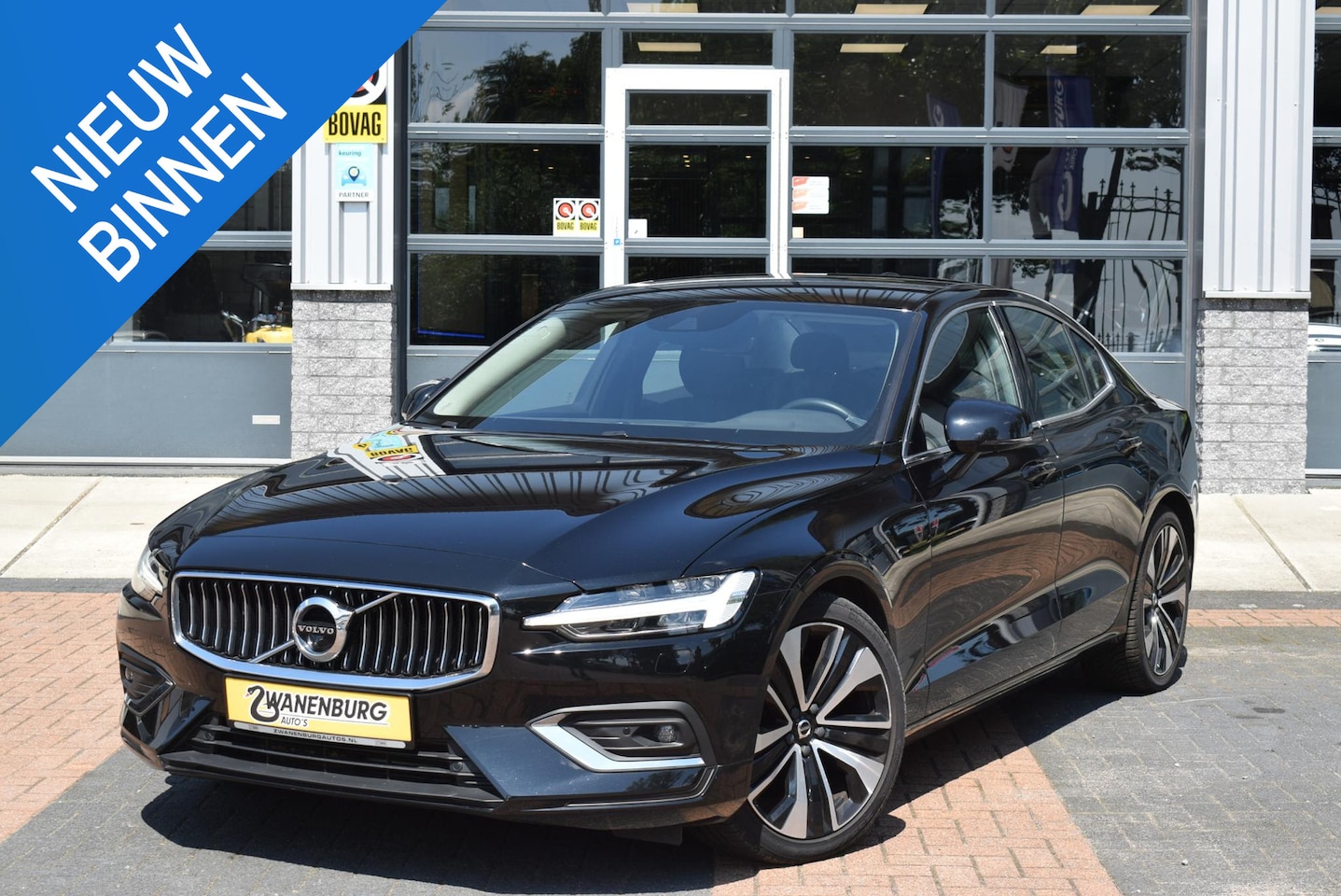 Volvo S60 - 2.0 T4 R-Design Navi camera Leder 360 camera Km 32.500!! - AutoWereld.nl